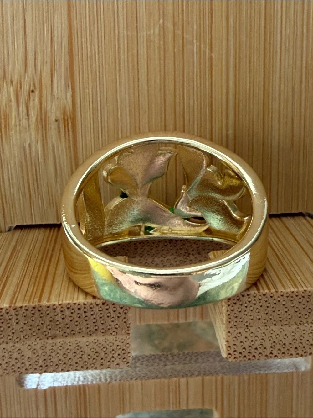 Unknown gold tone